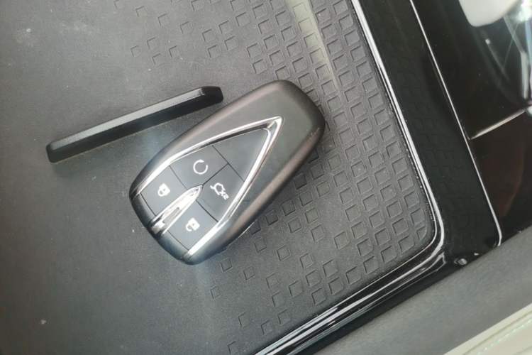 Used CHANGAN UNI-T 2023 2nd Generation 1.5T Luxury Version Vehicle Key