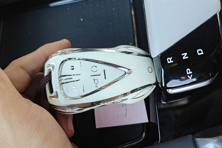 Used CHANGAN UNI-T 2023 Second-Generation 1.5T Prestige Model Vehicle Key