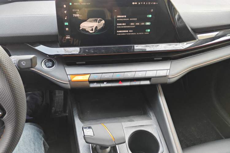 Used CHANGAN UNI-V 2023 1.5T Prestige Model Audio And AC Panel