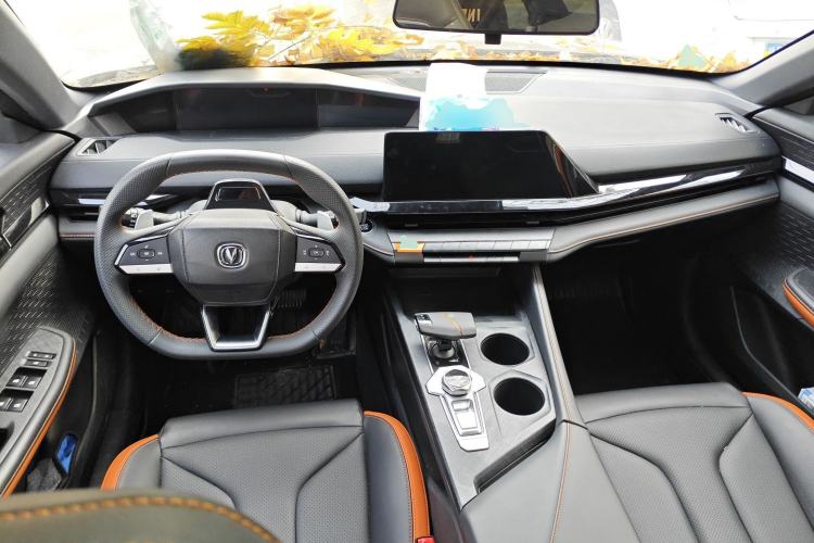 Used CHANGAN UNI-V 2023 1.5T Prestige Model Center Console