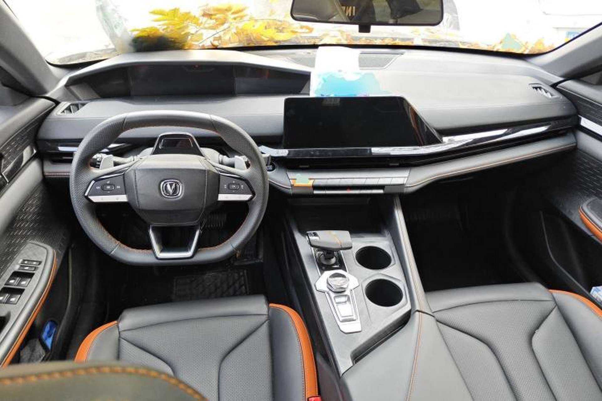 Used CHANGAN UNI-V 2023 1.5T Prestige Model Center Console