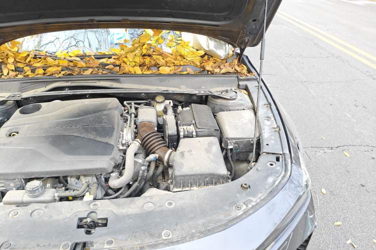 Used CHANGAN UNI-V 2023 1.5T Prestige Model Engine Bay Left