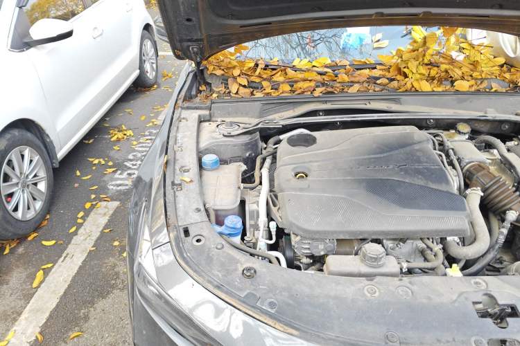 Used CHANGAN UNI-V 2023 1.5T Prestige Model Engine Bay Right