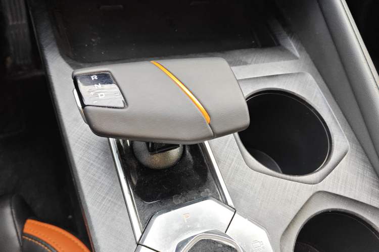 Used CHANGAN UNI-V 2023 1.5T Prestige Model Gear Lever