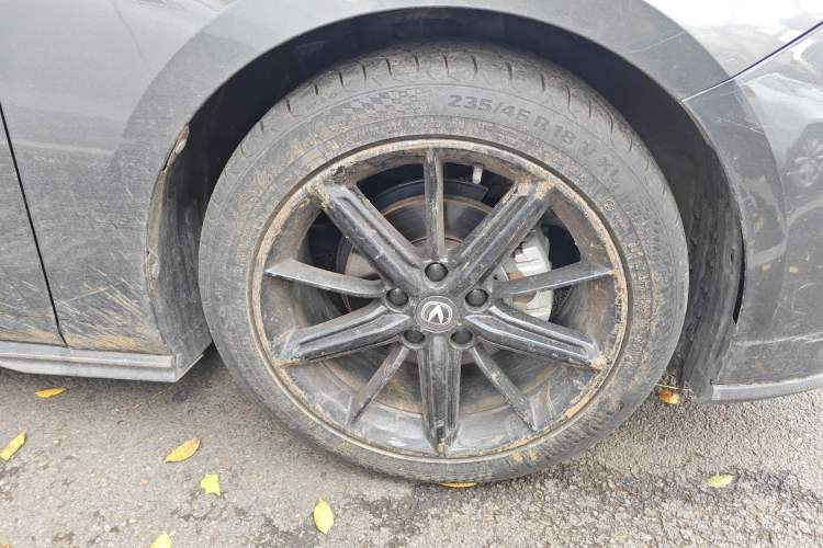 Used CHANGAN UNI-V 2023 1.5T Prestige Model Right Front Wheel Hub