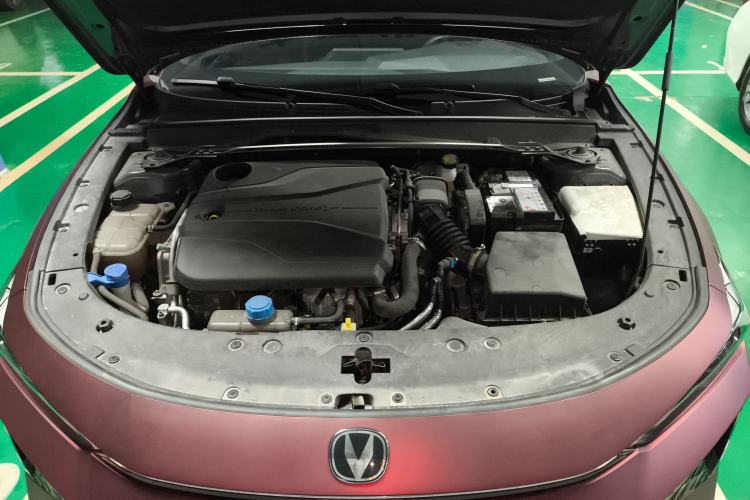 Used CHANGAN UNI-V 2024 1.5T Smart Navigation Version Engine Bay