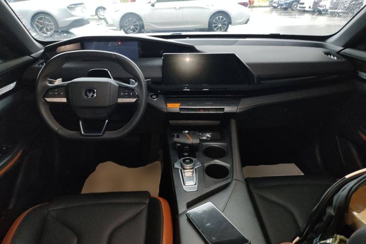 Used CHANGAN UNI-V 2023 1.5T Prestige Model Center Console
