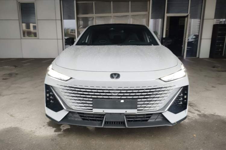 Used CHANGAN UNI-V 2023 1.5T Prestige Model Front