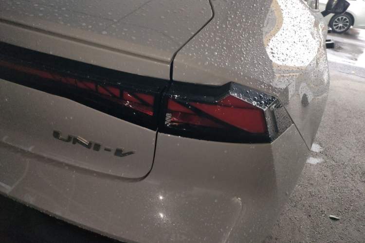 Used CHANGAN UNI-V 2023 1.5T Prestige Model Right Rear Taillight
