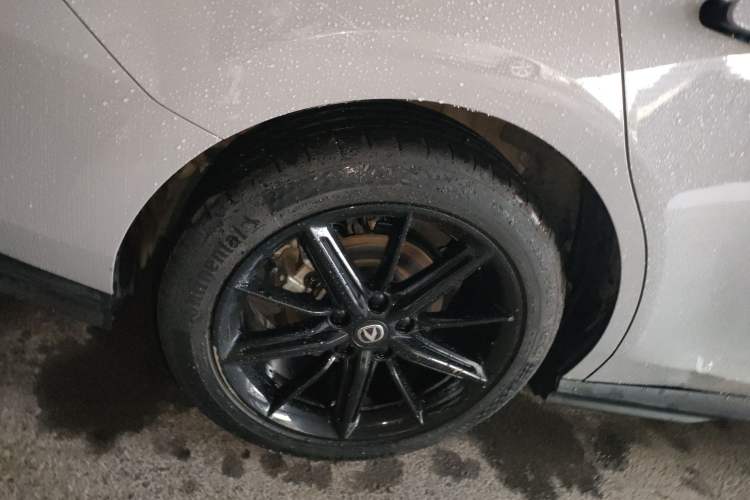 Used CHANGAN UNI-V 2023 1.5T Prestige Model Right Rear Wheel Hub