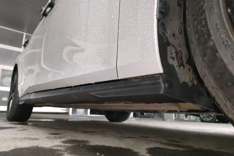 Used CHANGAN UNI-V 2023 1.5T Prestige Model Right Side Sill