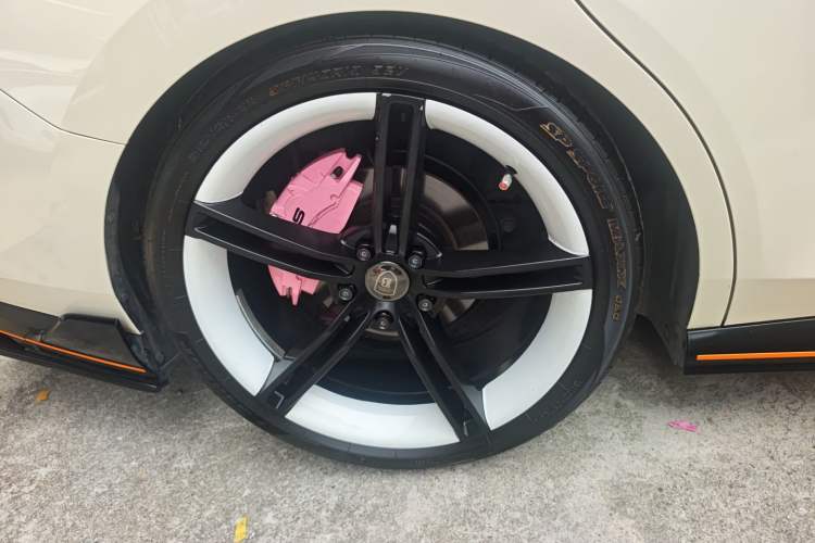 Used CHANGAN UNI-V 2023 1.5T Sport Edition Right Rear Wheel Hub