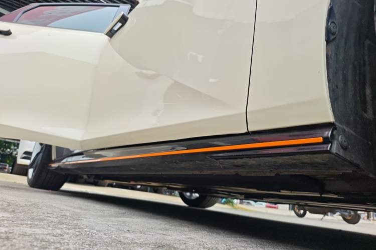 Used CHANGAN UNI-V 2023 1.5T Sport Edition Right Side Sill