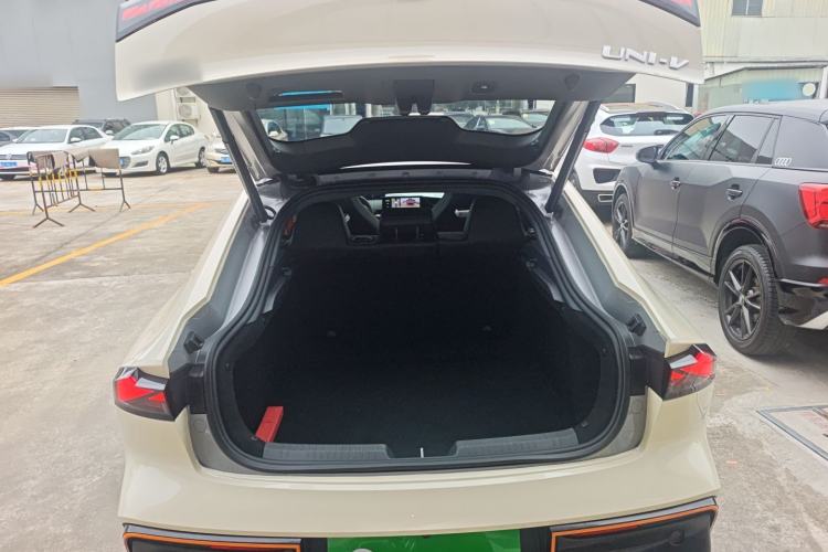 Used CHANGAN UNI-V 2023 1.5T Sport Edition Trunk