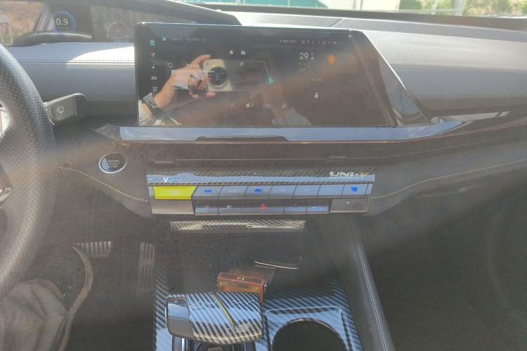 Used CHANGAN UNI-V 2022 1.5T Sport Edition Audio And AC Panel