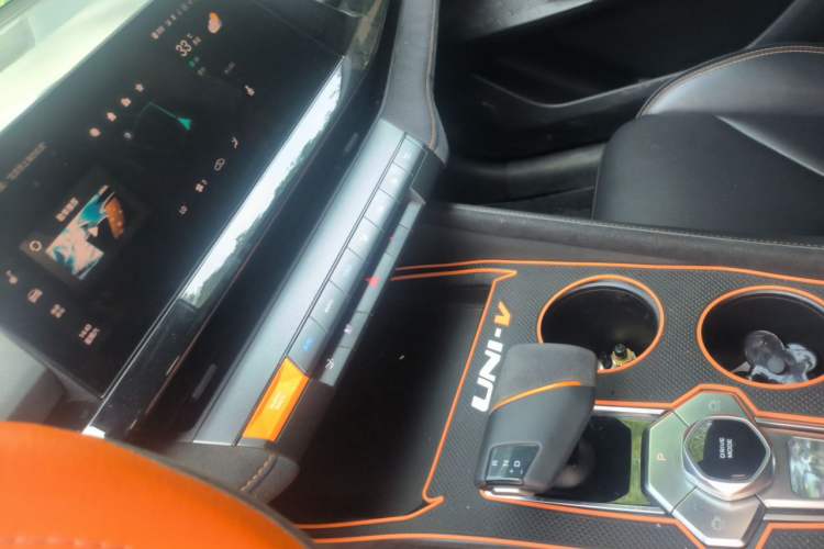 Used CHANGAN UNI-V 2022 1.5T Sport Edition Audio And AC Panel