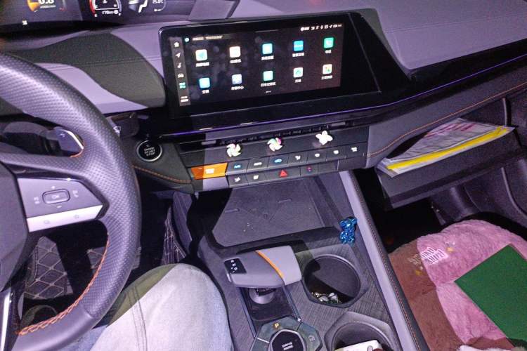 Used CHANGAN UNI-V 2022 1.5T Prestige Version Audio And AC Panel