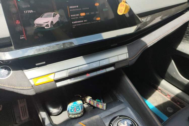 Used CHANGAN UNI-V 2022 1.5T Sport Edition Audio And AC Panel