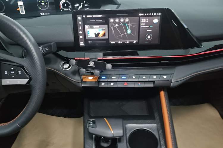 Used CHANGAN UNI-V 2022 1.5T Prestige Version Audio And AC Panel