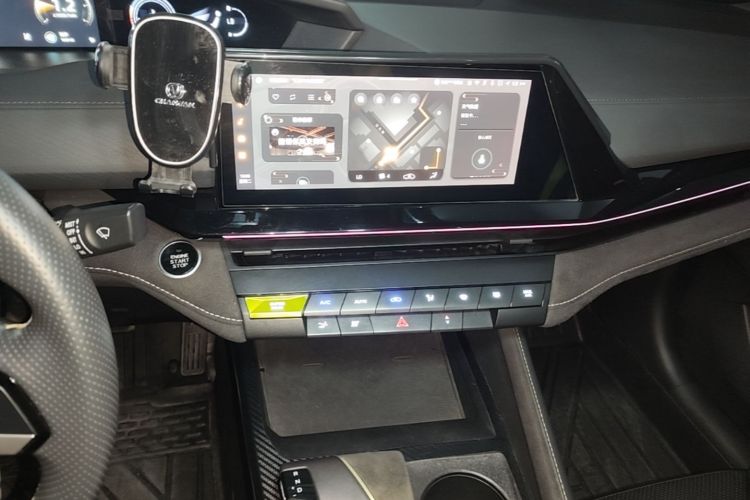 Used CHANGAN UNI-V 2022 1.5T Sport Edition Audio And AC Panel