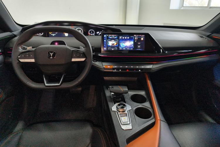 Used CHANGAN UNI-V 2022 1.5T Smart Navigation Version Center Console