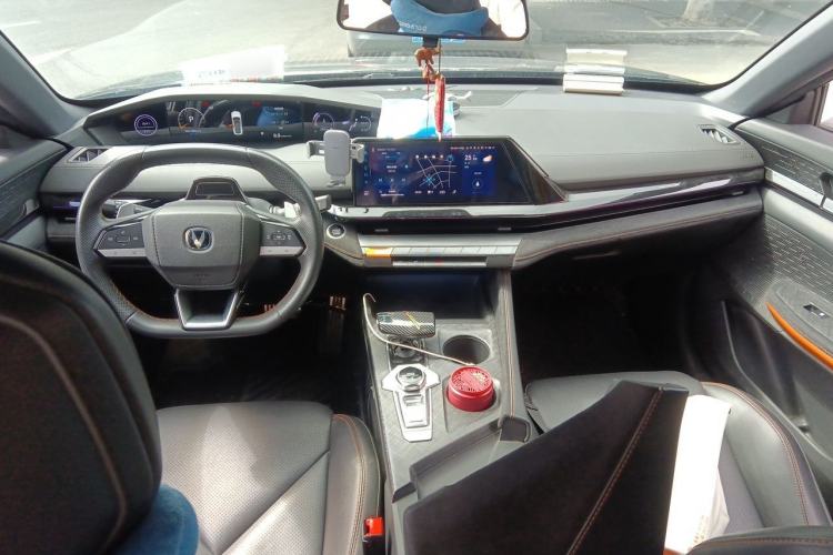 Used CHANGAN UNI-V 2022 1.5T Sport Edition Center Console