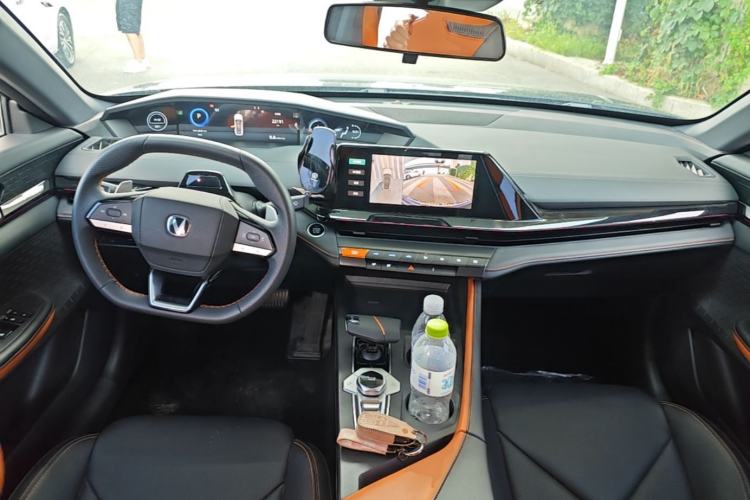 Used CHANGAN UNI-V 2022 1.5T Prestige Version Center Console
