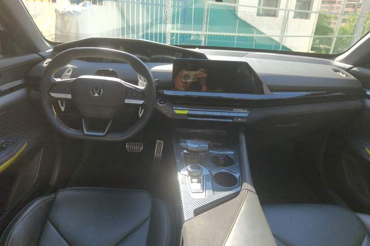 Used CHANGAN UNI-V 2022 1.5T Sport Edition Center Console