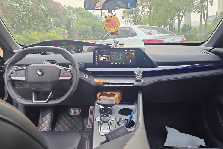 Used CHANGAN UNI-V 2022 1.5T Sport Edition Center Console