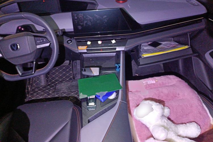 Used CHANGAN UNI-V 2022 1.5T Prestige Version Center Console