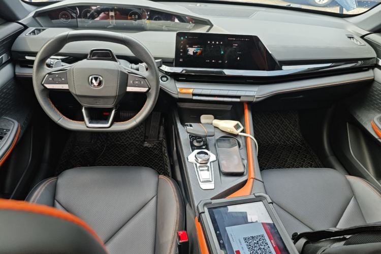 Used CHANGAN UNI-V 2022 1.5T Prestige Version Center Console