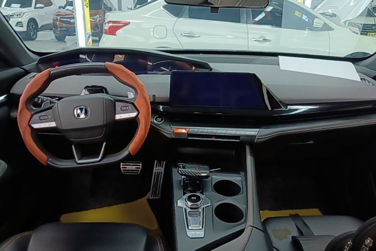 Used CHANGAN UNI-V 2022 1.5T Prestige Version Center Console