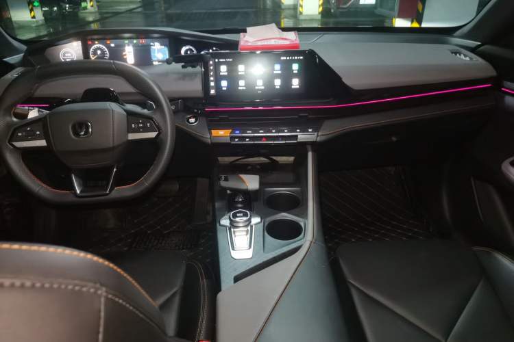 Used CHANGAN UNI-V 2022 1.5T Prestige Version Center Console