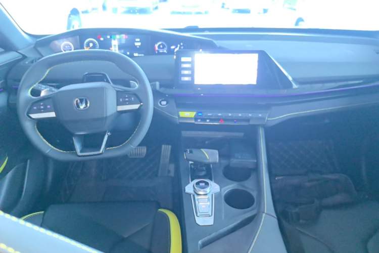 Used CHANGAN UNI-V 2022 2.0T Leading-Speed Edition Center Console