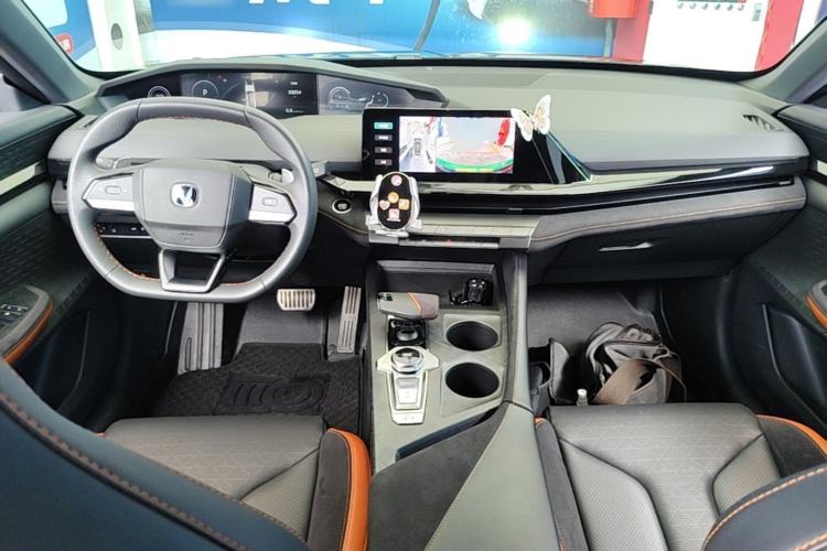 Used CHANGAN UNI-V 2022 2.0T Sporty Version Center Console
