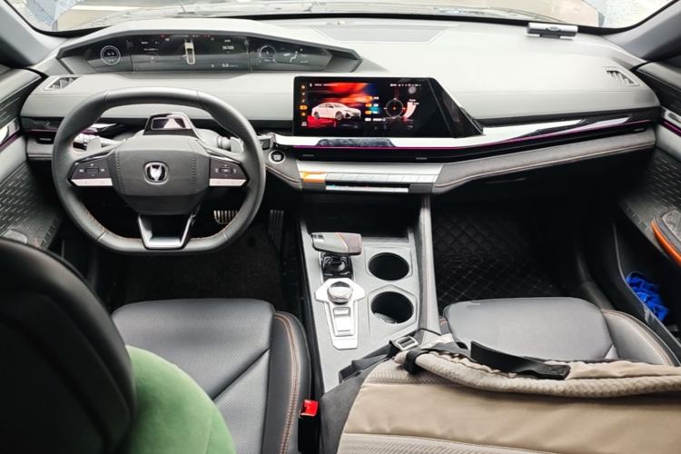 Used CHANGAN UNI-V 2022 1.5T Sport Edition Center Console
