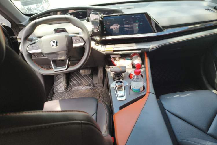 Used CHANGAN UNI-V 2022 1.5T Prestige Version Center Console