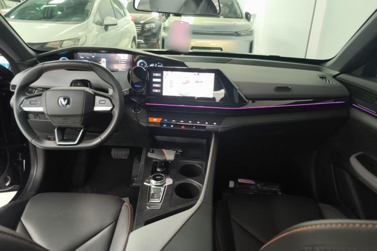 Used CHANGAN UNI-V 2022 1.5T Prestige Version Center Console
