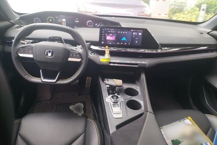 Used CHANGAN UNI-V 2022 1.5T Excellence Model Center Console