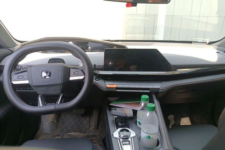 Used CHANGAN UNI-V 2022 1.5T Prestige Version Center Console