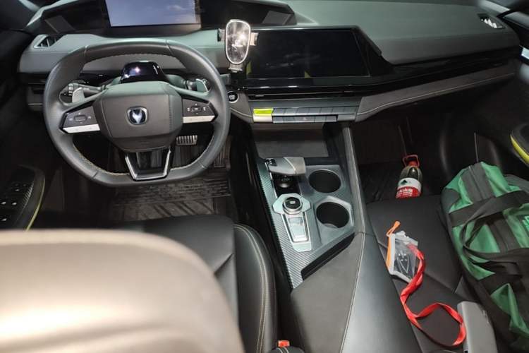Used CHANGAN UNI-V 2022 1.5T Sport Edition Center Console