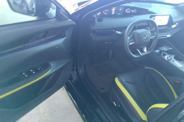 Used CHANGAN UNI-V 2022 2.0T Leading-Speed Edition Driver Seat