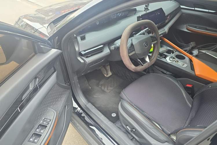 Used CHANGAN UNI-V 2022 1.5T Smart Navigation Version Driver Seat