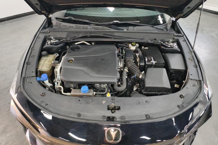 Used CHANGAN UNI-V 2022 1.5T Smart Navigation Version Engine Bay