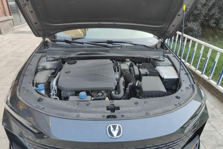 Used CHANGAN UNI-V 2022 1.5T Sport Edition Engine Bay