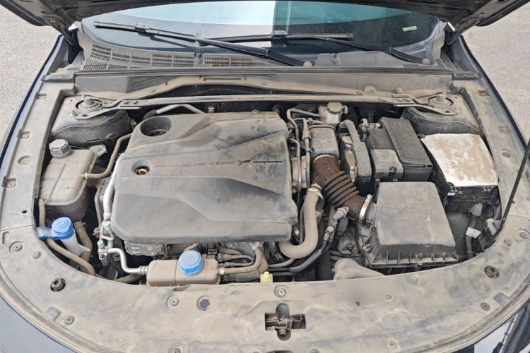 Used CHANGAN UNI-V 2022 1.5T Prestige Version Engine Bay
