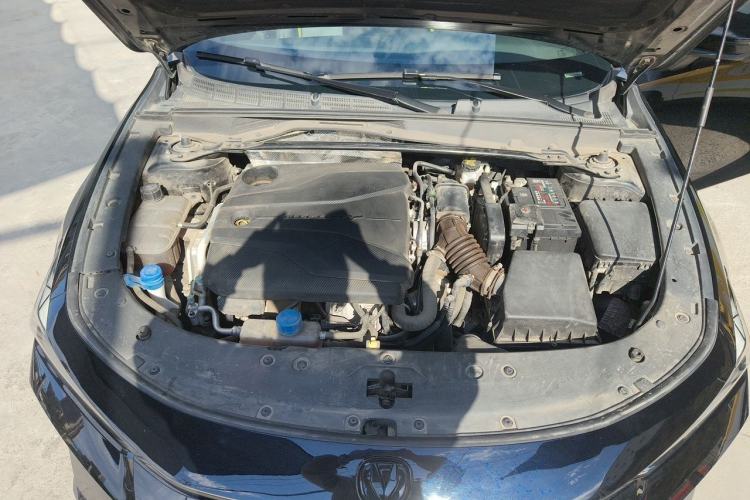 Used CHANGAN UNI-V 2022 1.5T Sport Edition Engine Bay
