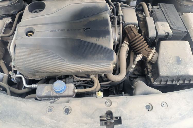 Used CHANGAN UNI-V 2022 1.5T Sport Edition Engine Bay