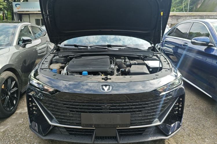 Used CHANGAN UNI-V 2022 1.5T Prestige Version Engine Bay
