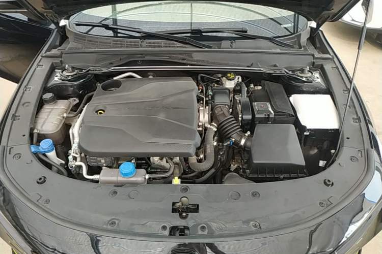 Used CHANGAN UNI-V 2022 1.5T Sport Edition Engine Bay